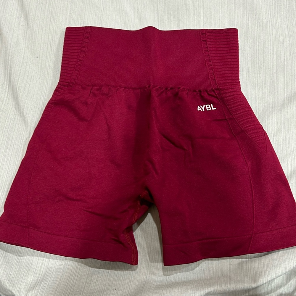 balance v2 seamless shorts- rumba red. good quality